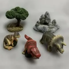 恐竜フィギュア 5点セット（ティラノサウルス・トリケラトプス・情景パーツ等）