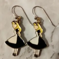 かわいいハンドメイド　アリス風ピアス