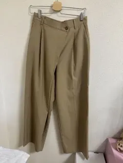 ベージュ ワイドパンツ プリーツ入り　BEAUTY&YOUTH