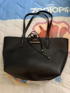 GUESS トートバッグ ブラックのサムネイル