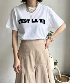 C'EST LA VIE フロッキーロゴTEE DouDou ロゴTシャツ　白色のサムネイル