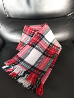 美品‼️赤と白のチェック柄マフラー✨