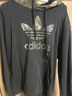 アディダス　フード付パーカー　迷彩柄