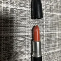 MAC リップスティック　ピーチィニューイヤー