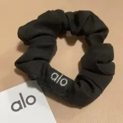alo yoga　シュシュ　ヘアゴム　黒　ブラック