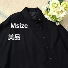 黒のケープコート