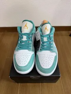 AIR JORDAN 1 LOW SE New Emeraldのサムネイル