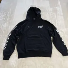 黒パーカー