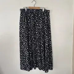 フレアロングスカート 黒と白の水玉模様