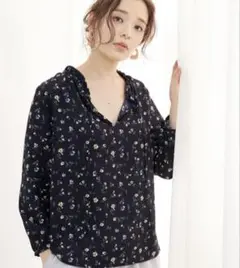 スタンドフリルブラウス