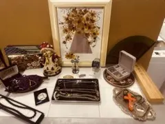 遺品整理品と自分が頂いた物などになります。