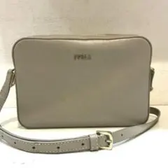 【美品】FURLA リリー　レザー　ショルダーバッグ　カメラバッグ　グレージュ