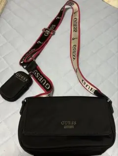 guess ゲス　ショルダーバッグ 黒　ブラック　バッグ　斜め掛け