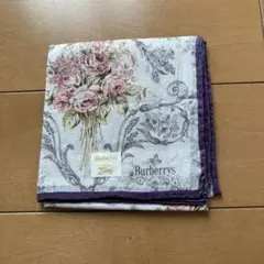 Burberrys 花柄大判薄手ハンカチ グレー 紫シミあり
