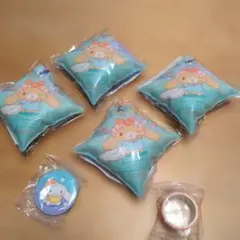 シナモロール×くら寿司　缶バッジ・マスキングテープ・クッションチャーム4つセット