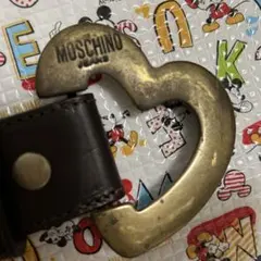 美品　MOSCHINO ハート型バックル ベルト