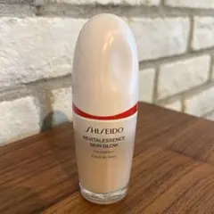 SHISEIDO エッセンススキングロウファンデーション　220