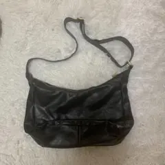 黒い合成皮革ショルダーバッグ