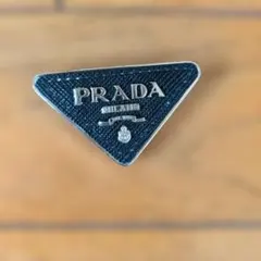 し*か様 PRADA トライアングルロゴチャーム ブラックのサムネイル