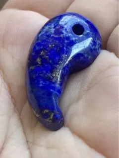 【勾玉】ラピスラズリ＊パイライトが星のように煌めく⭐︎ブルーの宇宙　古代ロマン