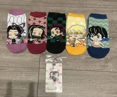 新品✨鬼滅の刃 靴下5足セット くるぶし ショートキーホルダー付き21〜25cm