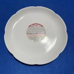 花びら型ホワイト陶器皿 2種類 大1枚小8枚