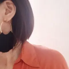 ボリューム フリンジピアス タッセルピアス 黒 ゴールドフープ