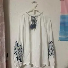 H&M 刺繍タッセル付き長袖ブラウス　レディースSサイズ