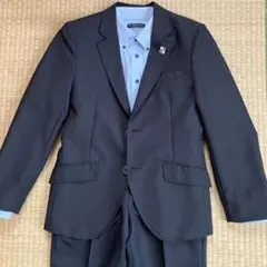 黒スーツと水色ボタンダウンシャツセット