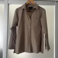 N.O.R.C ベージュ ポケット付き長袖シャツ