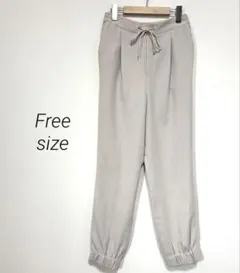美品 ナノユニバース【美シルエット】ジョガーパンツ ベージュ F とろみ素材