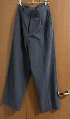 UNIQLO タックワイドパンツ通常丈　丈詰め無し　Mサイズグレー