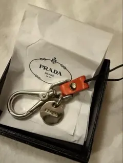 あ*ら様 極美品！PRADA プラダ チャーム キーホルダー ストラップ レッド