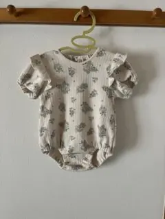 【中古】バースデイ　70 ロンパース　cottoli 花柄　アイボリー　花柄