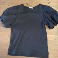 パフスリーブ ブラック Tシャツ