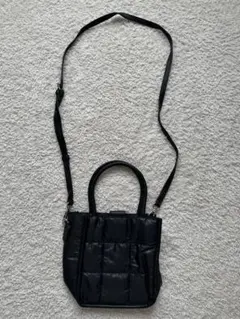 アーバンリサーチ　黒いキルティングショルダーバッグ