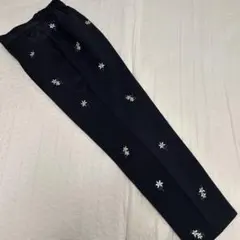 ネイビー 花柄刺繍 カジュアルパンツのサムネイル