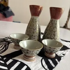 花柄デザインの徳利とお猪口セット