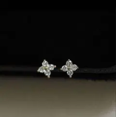 ピアス　四葉クローバー　ゴールド　3mm