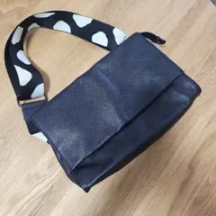 イアパピヨネ　柄ワイドテープショルダーバック