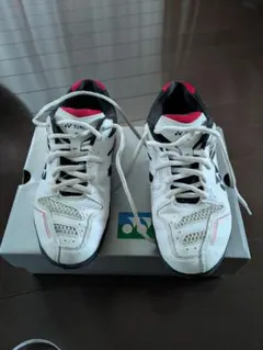 YONEX バドミントンシューズ ホワイト/ブラック/レッド