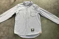 ライトブルー ボタンアップシャツ