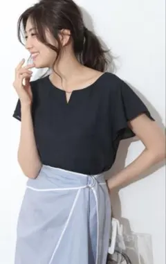 【美品】ジャスグリッティー　フロントバーラッフルブラウス　ネイビー