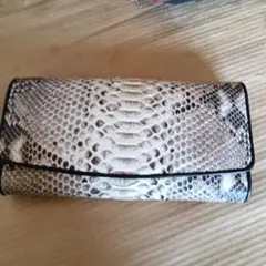 ヘビ柄レザー長財布