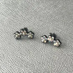 【美品】ミハエルネグリン　フラワーモチーフ ピアス 両耳用