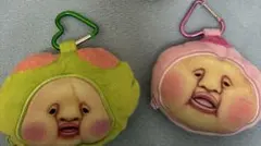 カクレモモジリ　スモモノウチ　カラビナ付きミニフェイスポーチ　こびとづかん