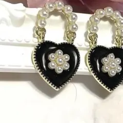 68 ピアス　ハート　ハンドバッグ　黒　ブラック　パール　真珠　可愛い キュート
