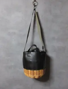エバゴス どんぐり 巾着型2WAY オイルショルダー 黒 - メルカリ