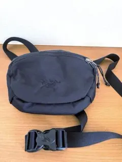 【にゃこん様専用】ARC'TERYX BLACK ボディバッグ