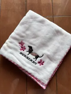 BURBERRY 犬と花刺繍 タオルハンカチ　汚れあり